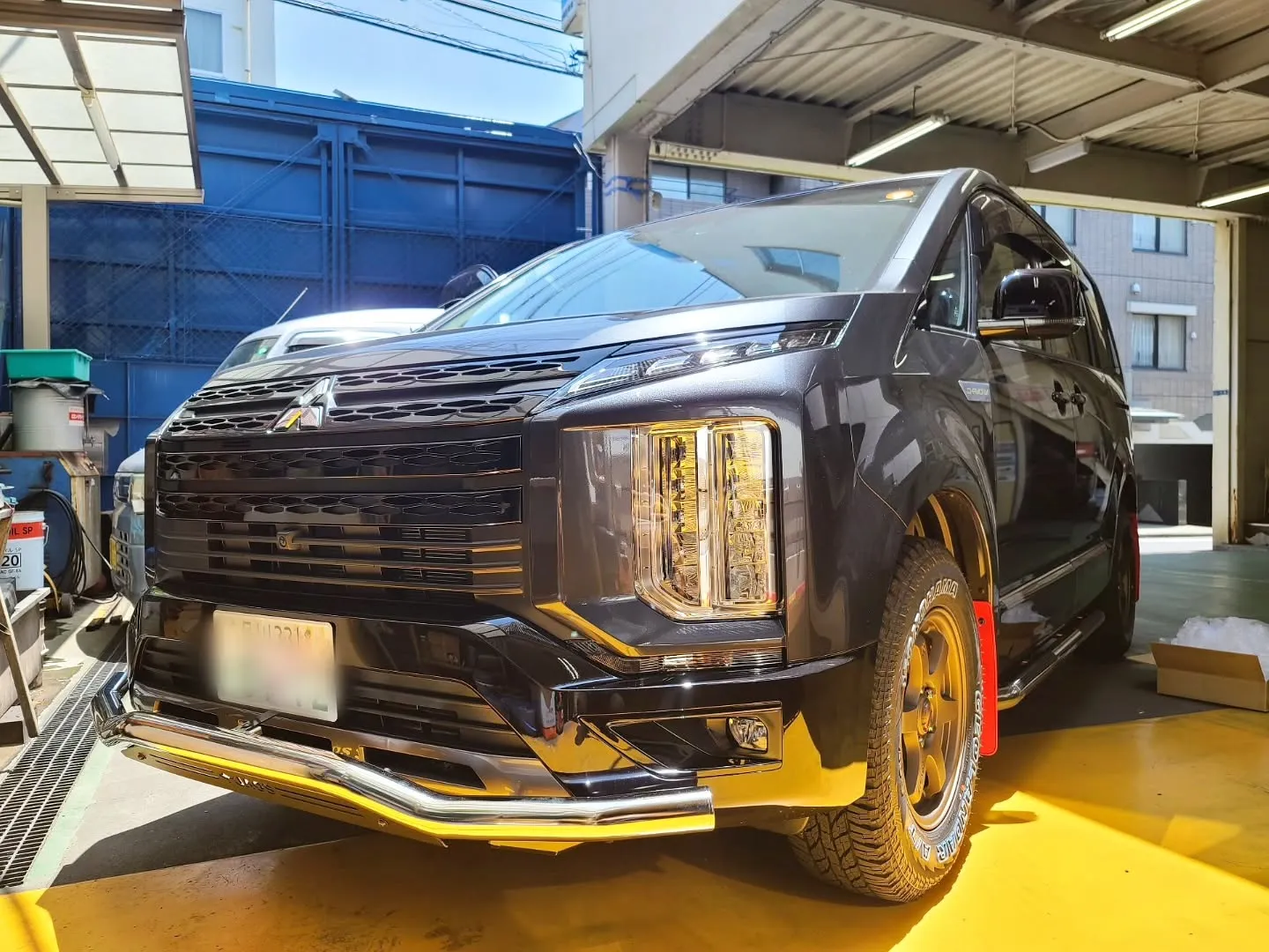 デリカD:5の新車をカスタム納車しました。