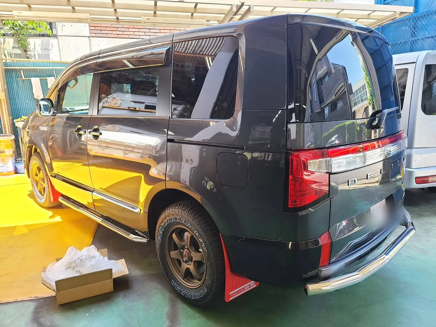 デリカD:5の新車をカスタム納車しました。