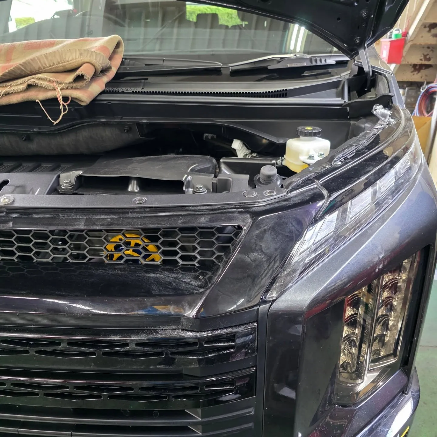 デリカのホーン交換及びグリル交換をしました。